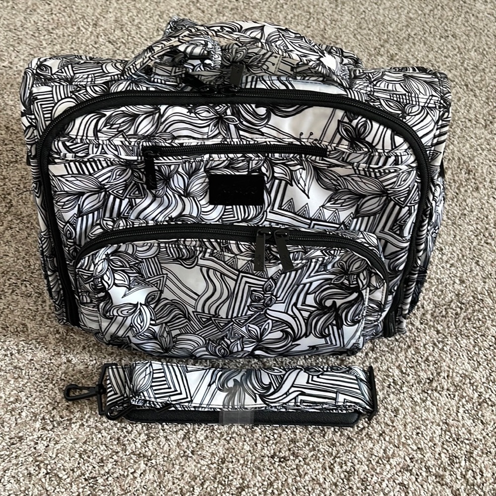 Ju-Ju-Be Black and White Baby Bag